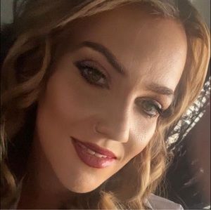 Meet your Posher, Rhian